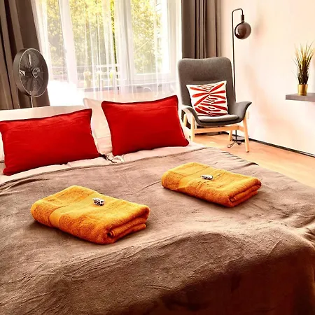 Premium Center Golden Street Apartment *