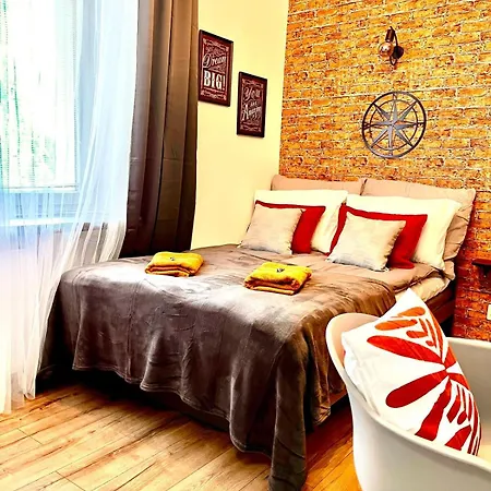 Premium Center Golden Street Apartment *